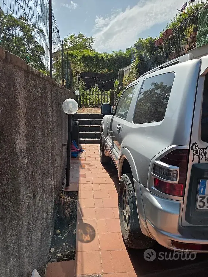 Usata Mitsubishi Pajero 160 CV (117 kW) 2002 Grigio SUV