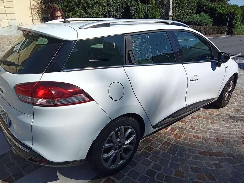 Bianco Usata 2019 Renault Clio GrandTour Luxe Station wagon | 7500 € (Cara) - Immagine 1/4