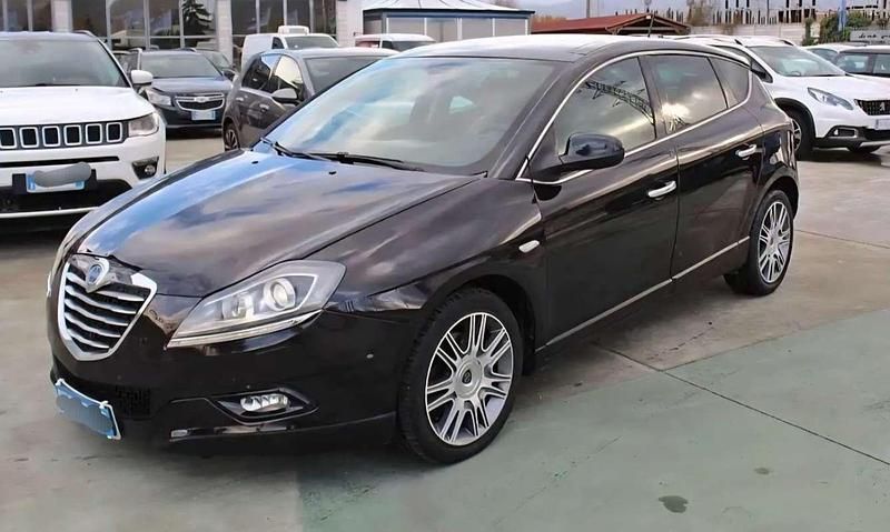 Usata Lancia Delta 90 CV (66 kW) 2000 Utilitaria