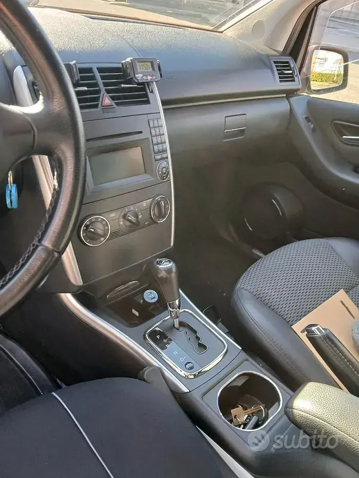Usata Mercedes A200 140 CV (102 kW) 2009 Grigio Berlina