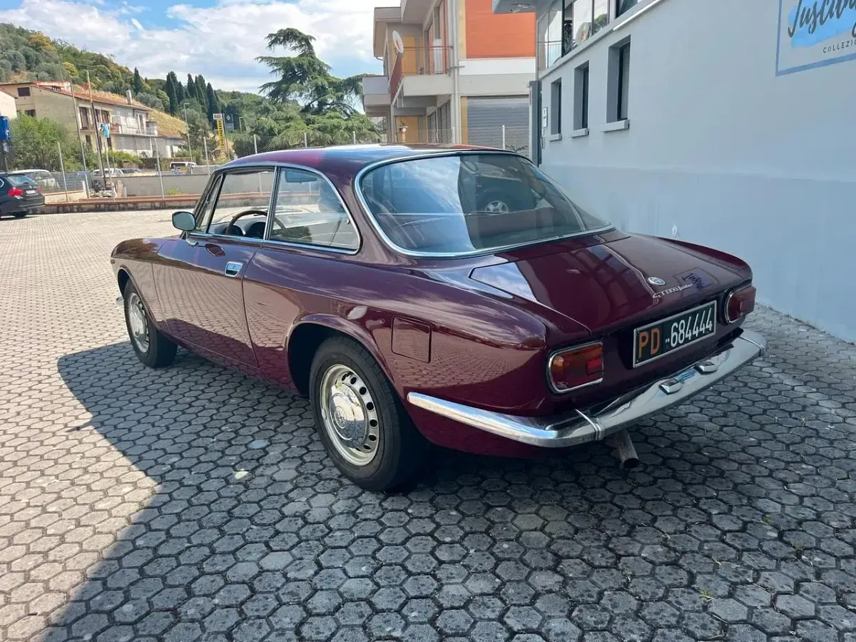 Usata Alfa Romeo GT Junior 88 CV (64 kW) 1972 Rosso Coupé