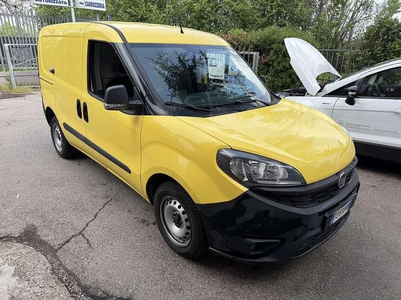 Usata Fiat Doblò 95 CV (69 kW) 2019 Giallo Monovolume