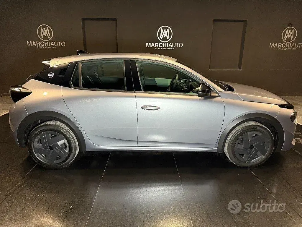 Usata Lancia Ypsilon 101 CV (74 kW) 2024 Grigio Utilitaria