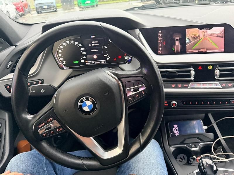 Usata BMW 116 Sport Line 116 CV (85 kW) 2021 Argento Utilitaria