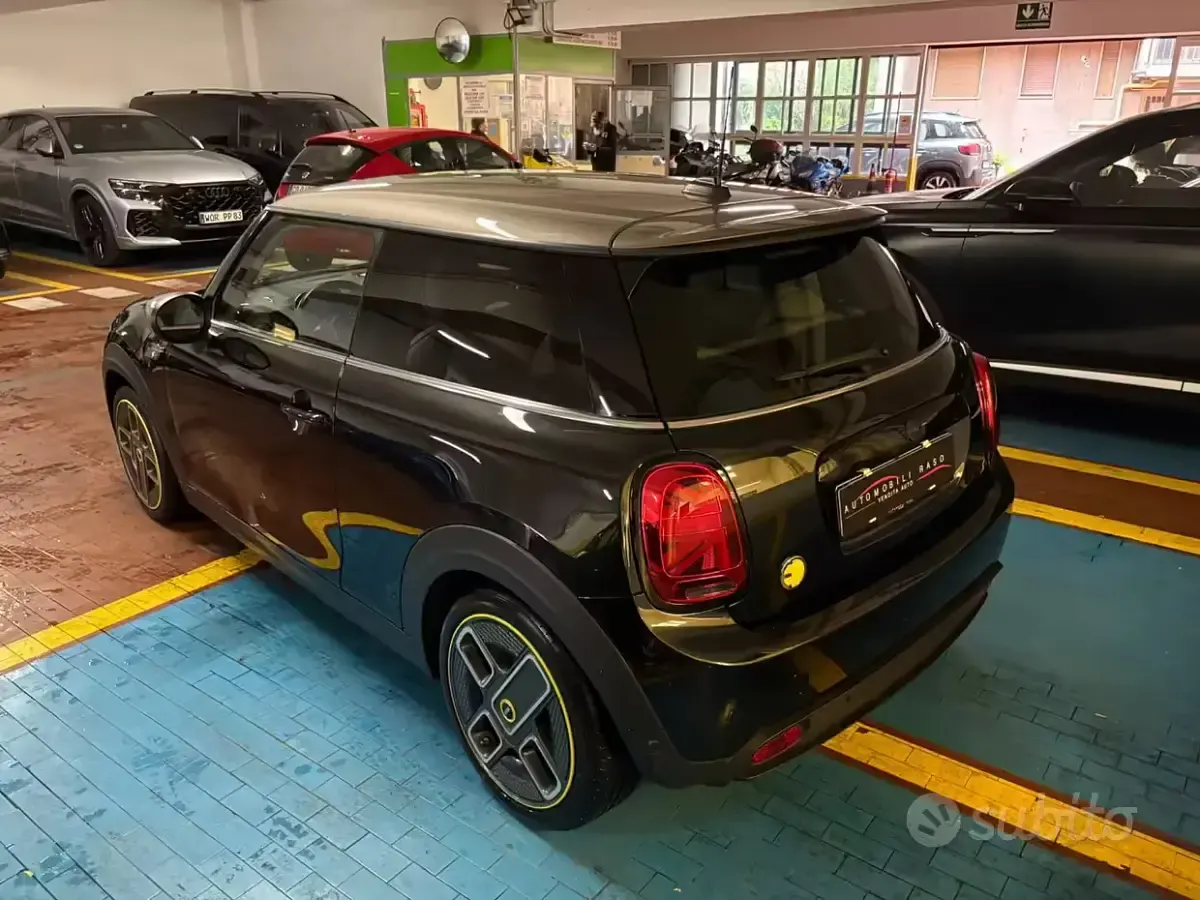 Usata Mini Cooper SE 75 kW (102 CV) 2022 Nero Utilitaria