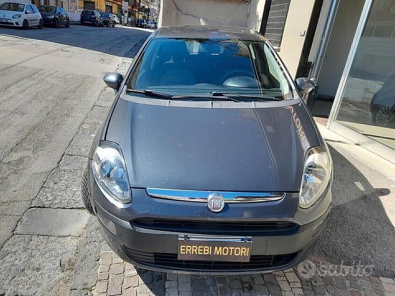 Usata Fiat Punto Dynamic 95 CV (69 kW) 2011 Grigio Berlina