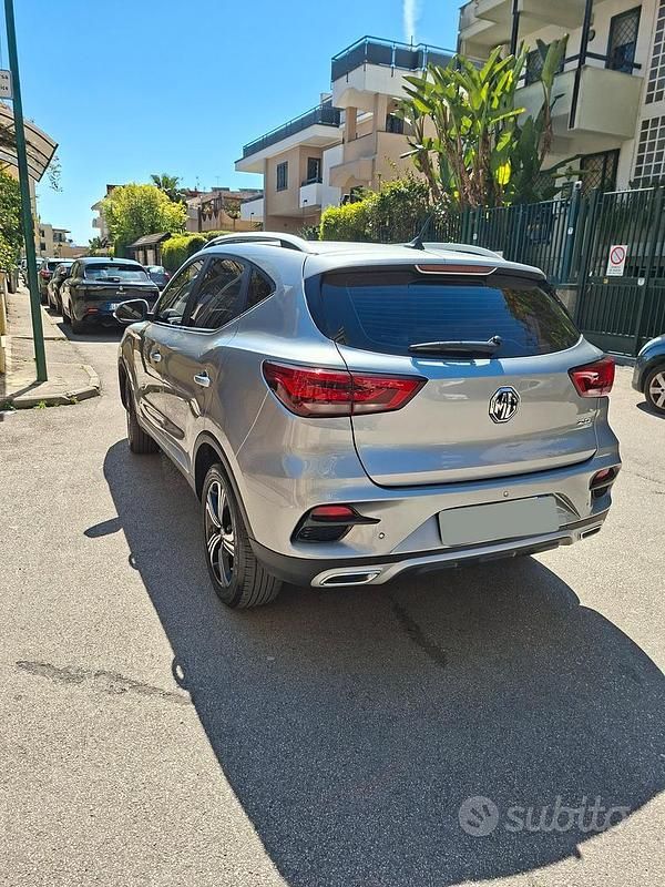 Usata MG ZS Luxury 106 CV (77 kW) 2023 Grigio SUV