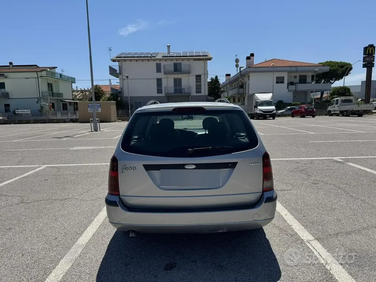 Usata Ford Focus 90 CV (66 kW) 2002 Bluazzurro Station wagon