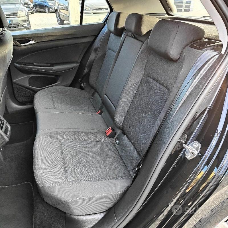 Usata VW Golf VIII Life 116 CV (85 kW) 2022 Nero Berlina