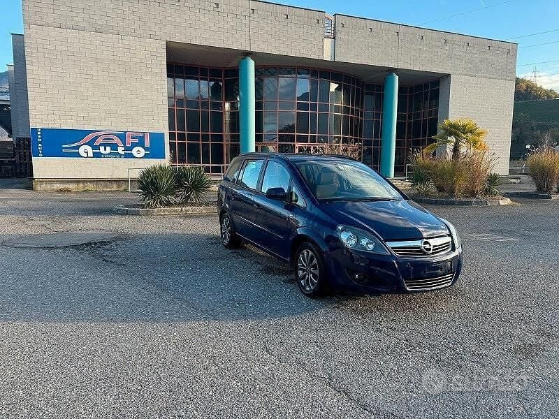 Usata Opel Zafira Business 110 CV (80 kW) 2012 Blu Monovolume