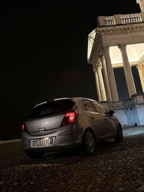 Usata Opel Corsa Enjoy 80 CV (58 kW) 2009 Berlina