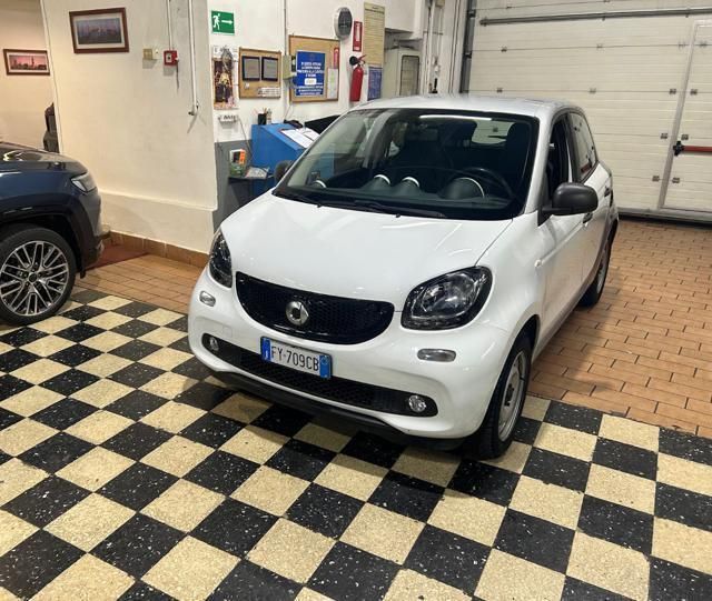 Bianco tetto grigio Usata 2019 Smart ForFour Passion Tre volumi | 11.990 € (Ottimo prezzo) - Immagine 1/4