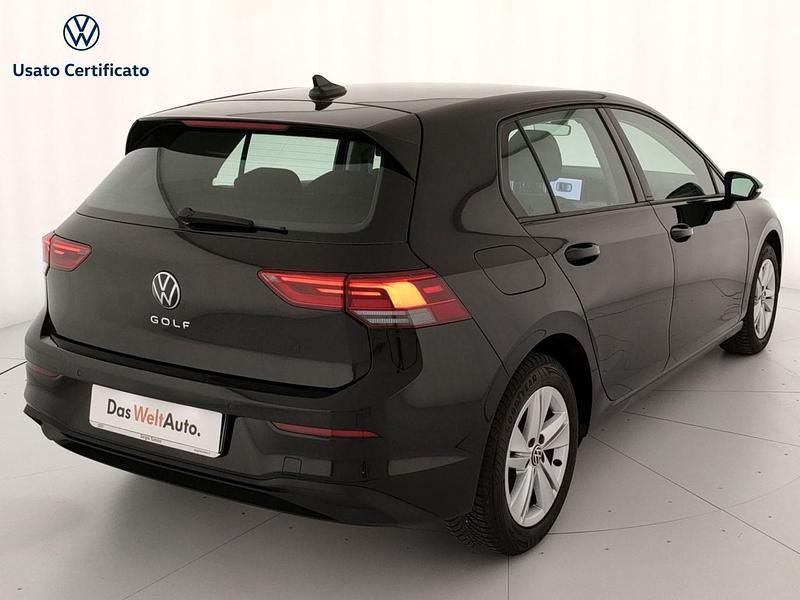Usata VW Golf VIII Life 115 CV (84 kW) 2020 Nero Utilitaria