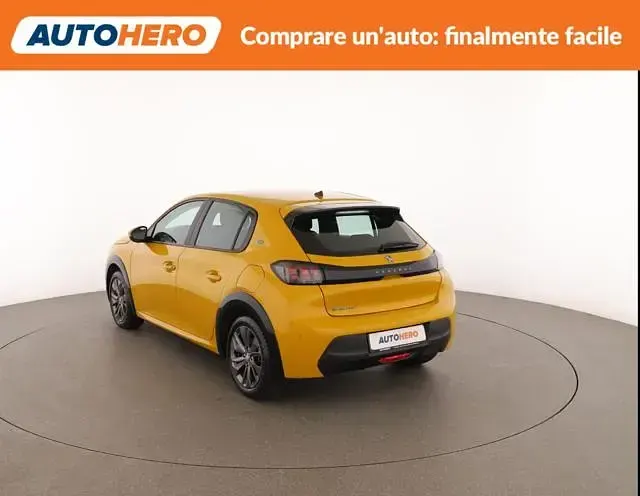 Usata Peugeot e-208 Active 100 kW (136 CV) 2021 Giallo Utilitaria