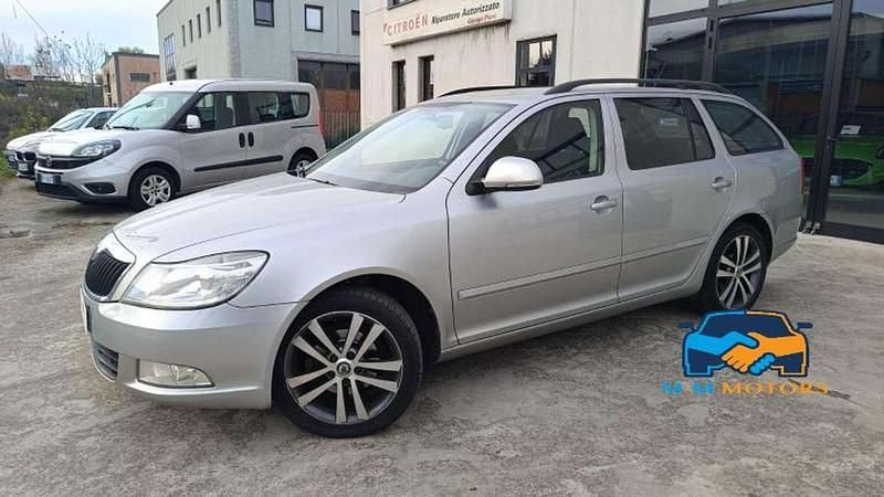 Usata Skoda Octavia Comfort 109 CV (80 kW) 2013 Argento Station wagon