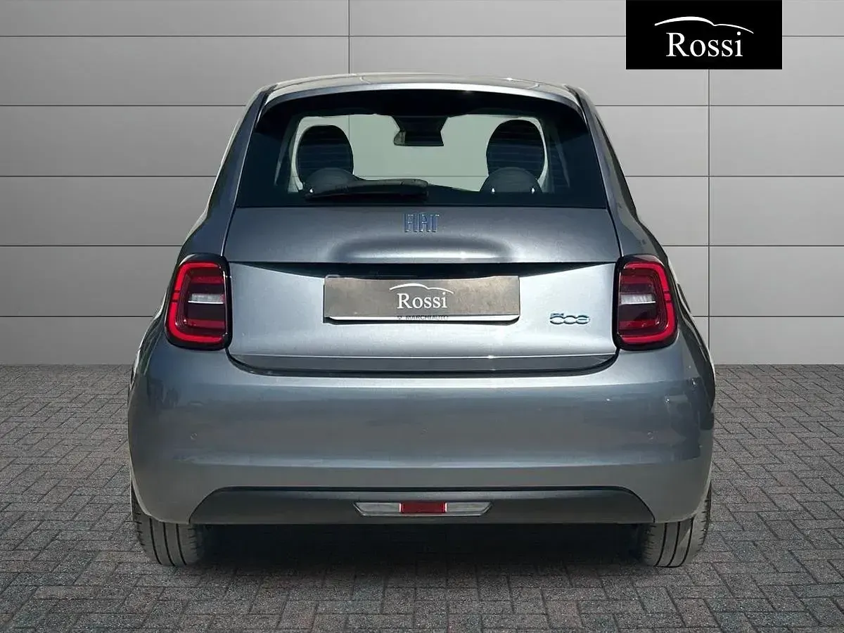Usata Fiat 500e La Prima 86 kW (118 CV) 2021 Ocea green Berlina