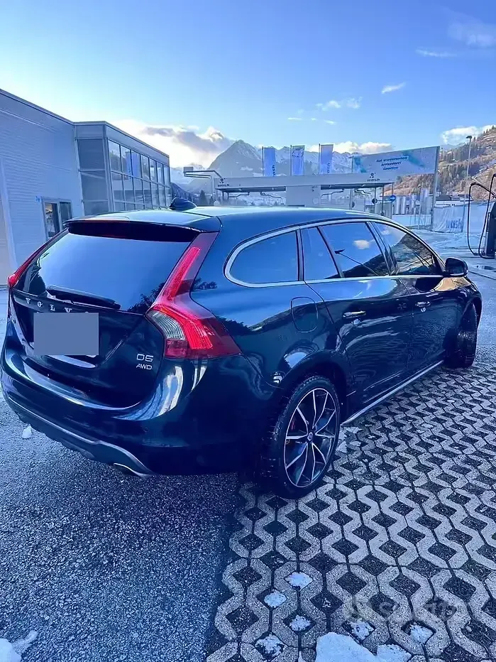 Usata Volvo V60 215 CV (158 kW) 2011 Nero Station wagon