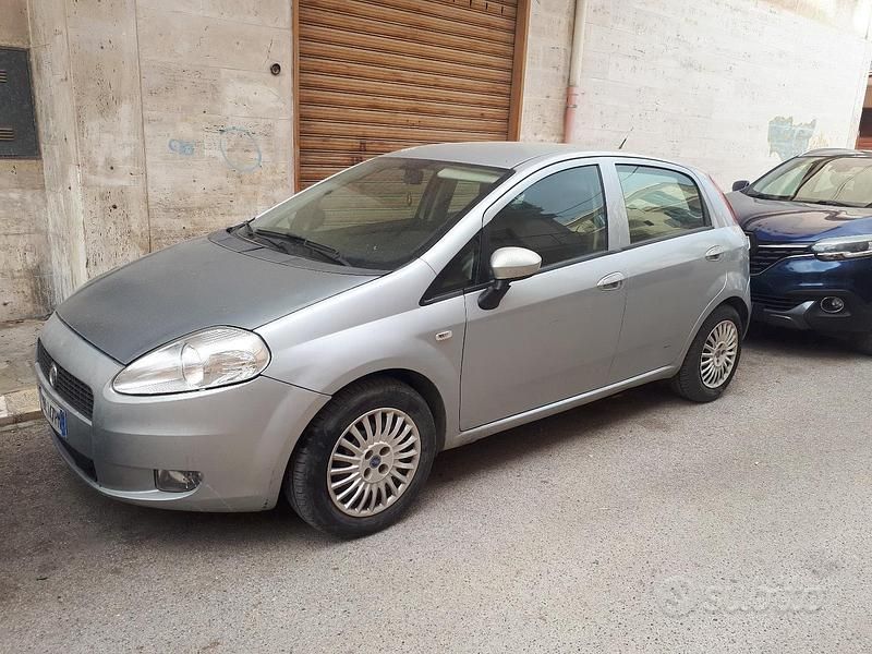 Usata Fiat Grande Punto 75 CV (55 kW) 2007 Grigio Utilitaria