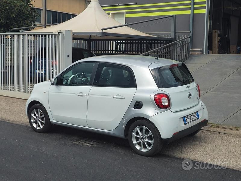 Usata Smart ForFour Passion 71 CV (52 kW) 2015 Bianco Utilitaria