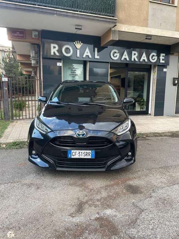 Nero Usata 2021 Toyota Yaris Hybrid Trend Tre volumi | 15.990 € (Buon prezzo) - Immagine 1/4