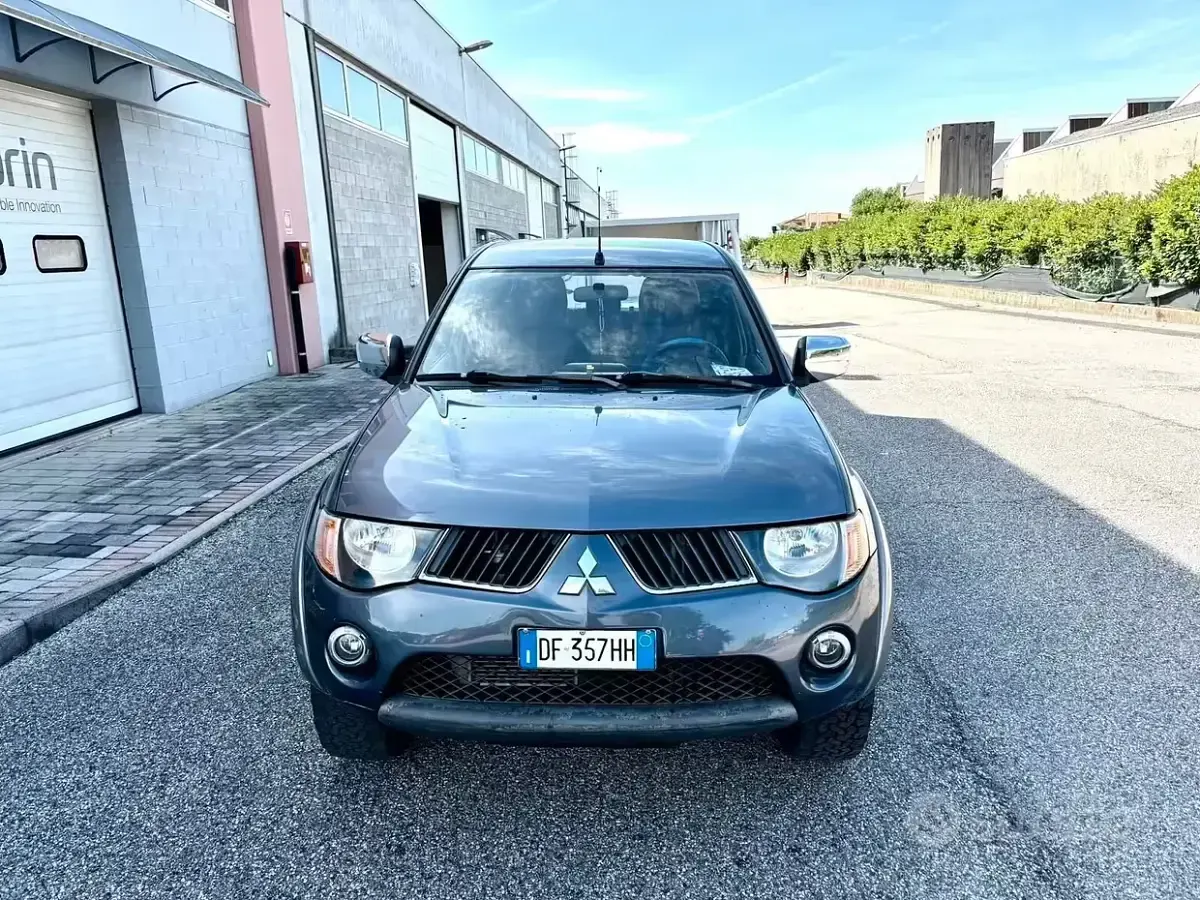 Usata Mitsubishi L200 136 CV (100 kW) 2007 Grigio Pick-up