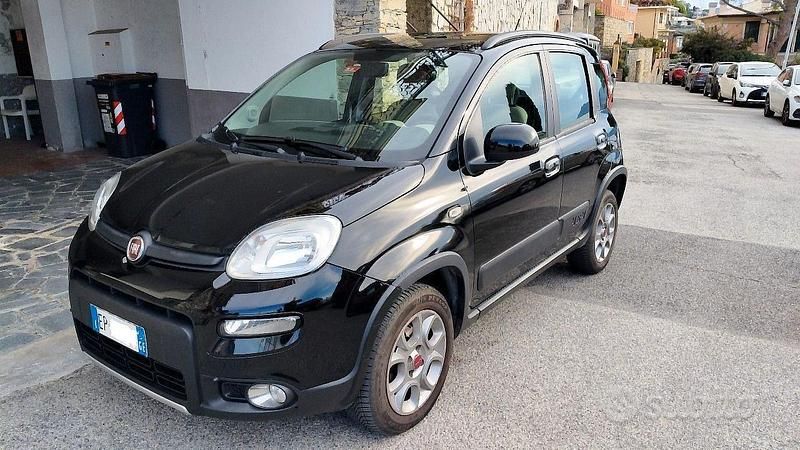 Usata Fiat Panda 4x4 75 CV (55 kW) 2012 Nero Utilitaria