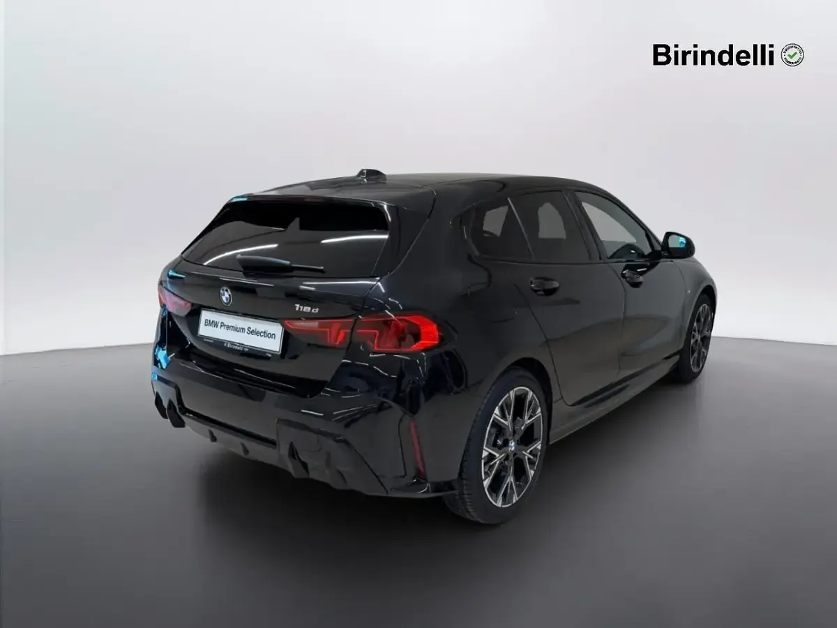 Usata BMW 118 M Sport 149 CV (109 kW) 2025 Black sapphire metallizzato Utilitaria