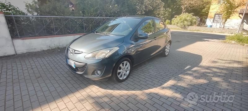 Begagnad Mazda 2 Trendy 75 HK (55 kW) 2011 Grå Halvkombi