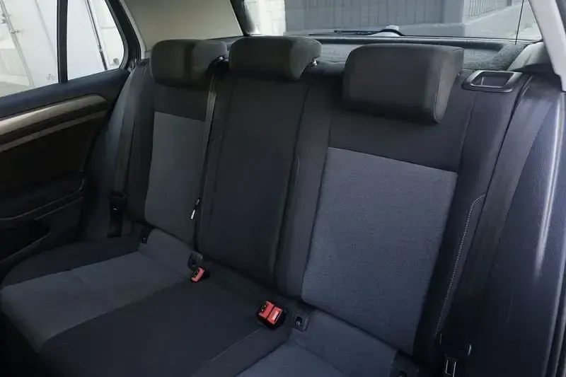 Begagnad VW Golf VII Highline 110 HK (80 kW) 2015 Grå Halvkombi