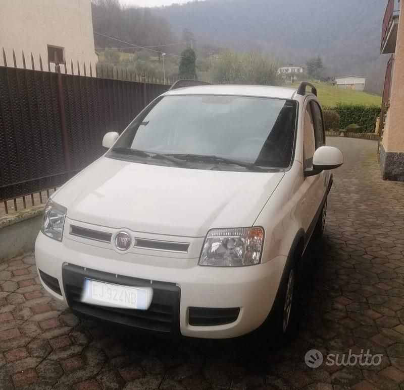 Bianco Usata 2011 Fiat Panda 4x4 Due volumi | 8000 € - Immagine 1/4
