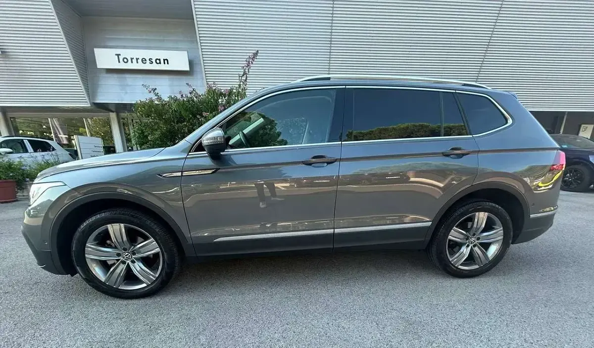 Usata VW Tiguan Allspace Life 150 CV (110 kW) 2023 Grigio SUV