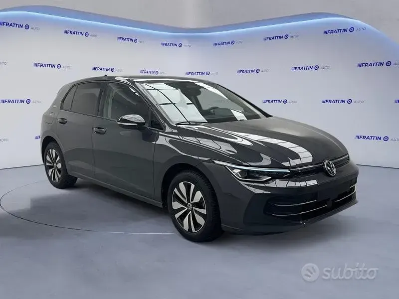 Usata VW Golf VIII Life 116 CV (85 kW) 2025 Nero Utilitaria