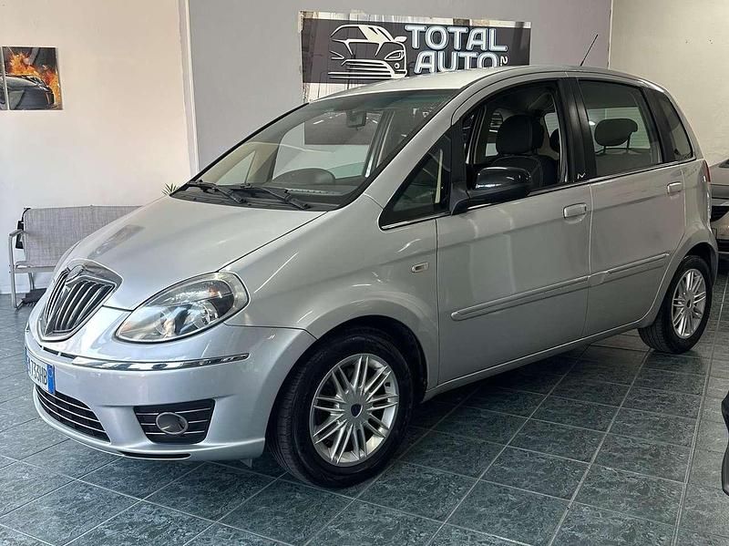 Usata Lancia Musa 92 CV (67 kW) 2012 Argento Monovolume