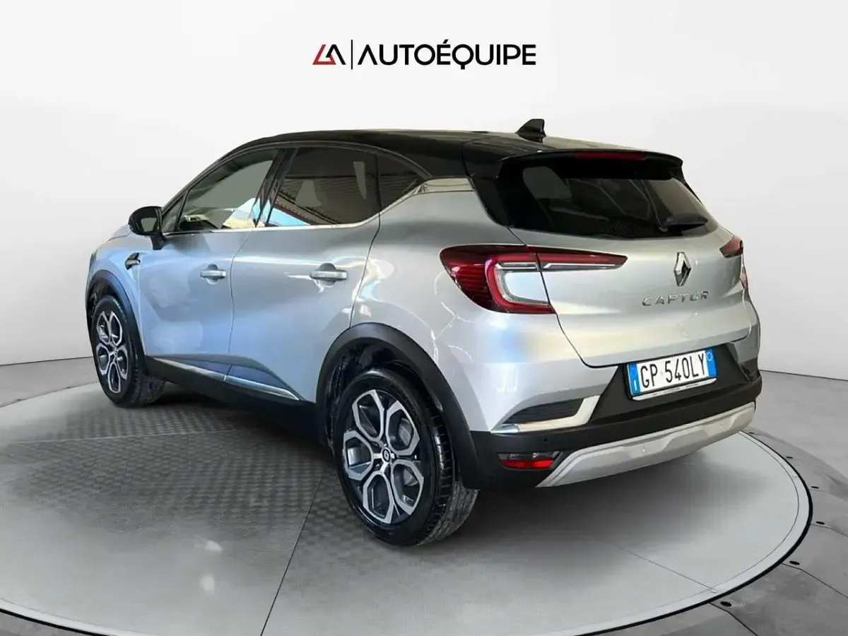 Usata Renault Captur RS Line 101 CV (74 kW) 2023 Grigio SUV