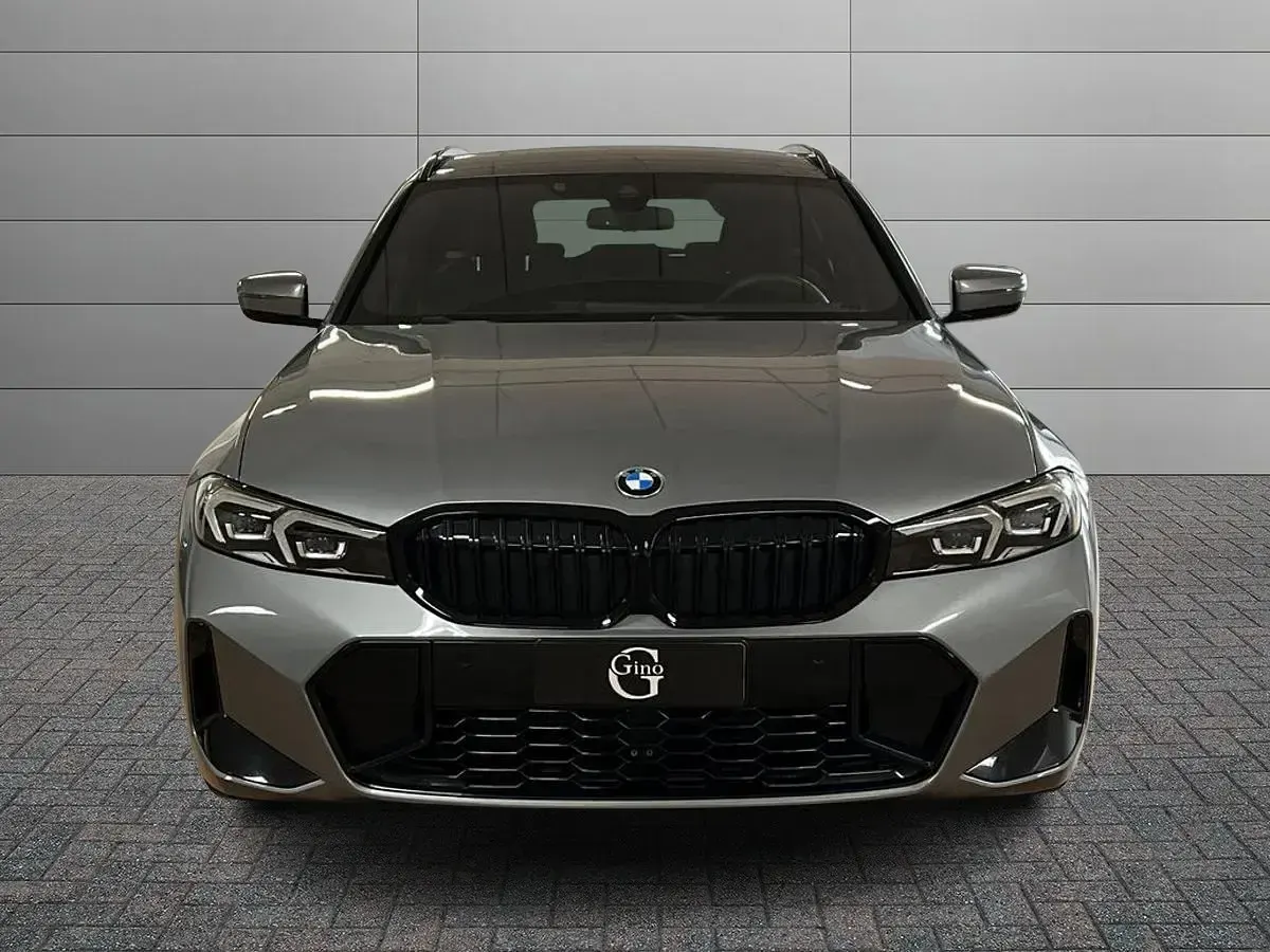 Usata BMW 320e M Sport 190 CV (139 kW) 2024 Grigio Station wagon