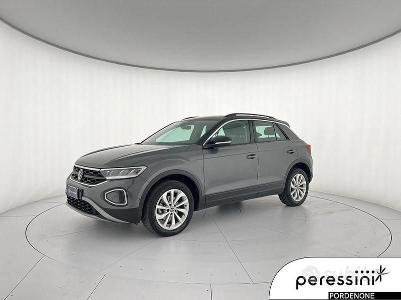 Grigio Usata 2022 VW T-Roc Life SUV | 22.900 € (Buon prezzo) - Immagine 1/4