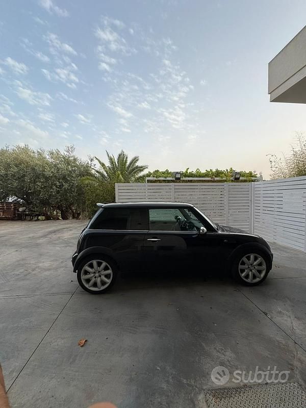 Nero Usata 2004 Mini Cooper Utilitaria | 4500 € (Buon prezzo) - Immagine 1/4
