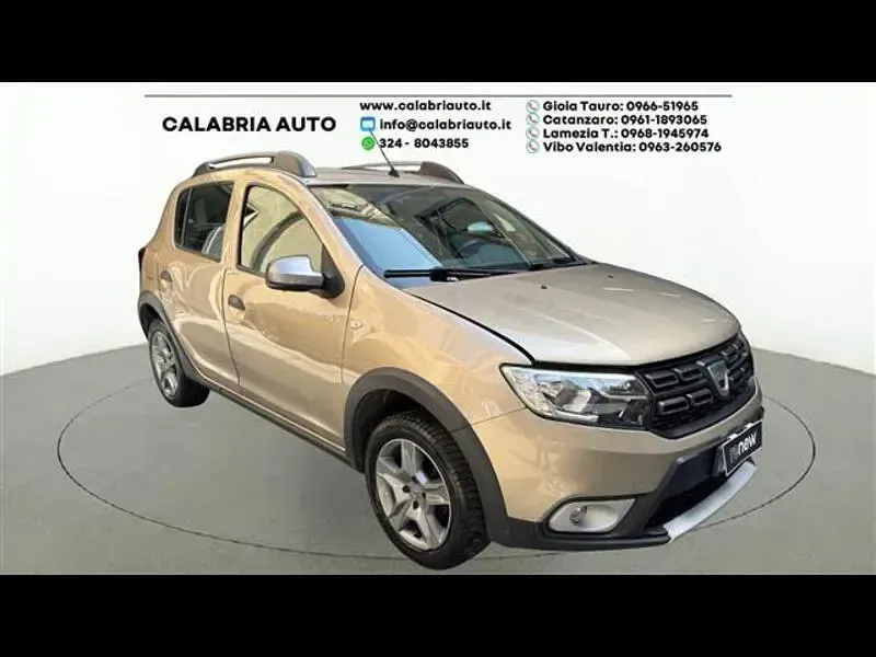 Usata Dacia Sandero Comfort 101 CV (74 kW) 2020 Beige(met.) Utilitaria