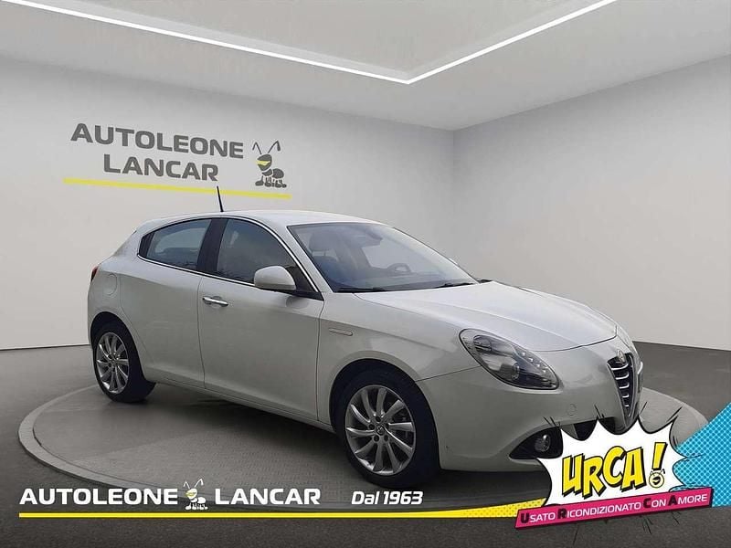 Bianco Usata 2015 Alfa Romeo Giulietta Distinctive Tre volumi | 7180 € (Ottimo prezzo) - Immagine 1/4