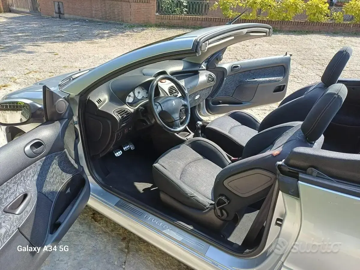 Usata Peugeot 206 CC 109 CV (80 kW) 2006 Grigio Cabrio