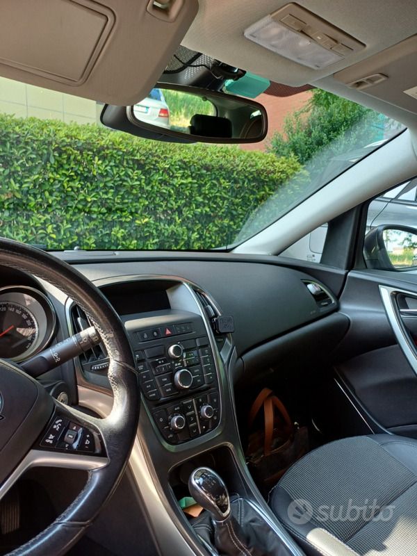 Usata Opel Astra Sport 110 CV (80 kW) 2012 Grigio Station wagon