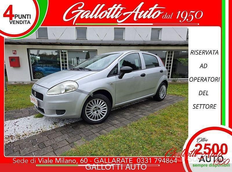Argento Usata 2010 Fiat Grande Punto Due volumi | 2690 € (Ottimo prezzo) - Immagine 1/4