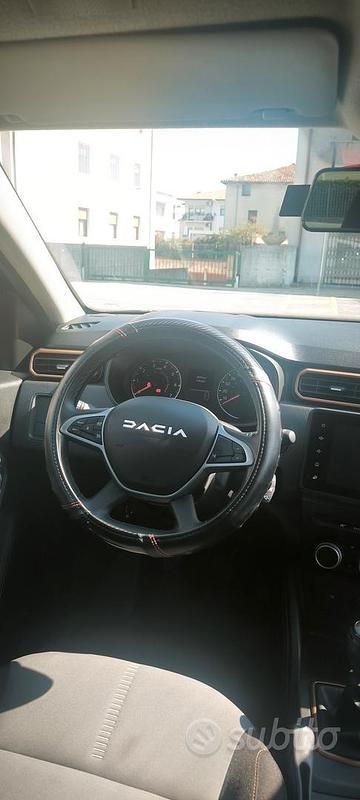 Usata Dacia Duster 116 CV (85 kW) 2023 Verde SUV