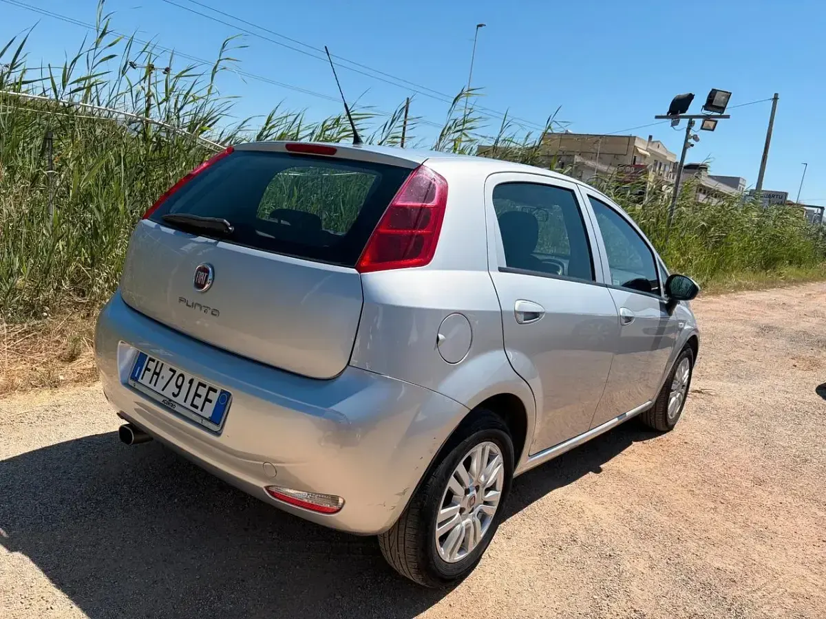 Usata Fiat Punto 95 CV (69 kW) 2017 Argento Utilitaria