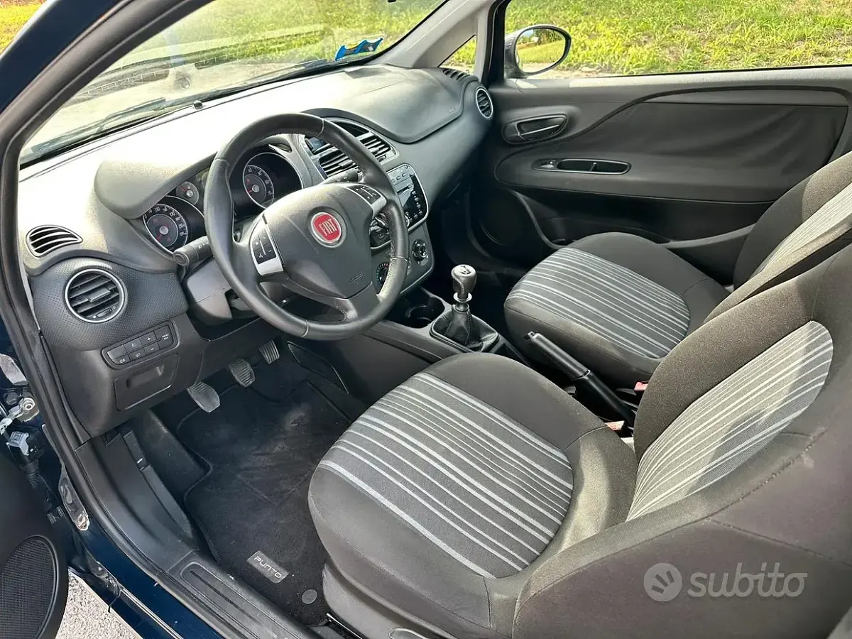 Usata Fiat Grande Punto 69 CV (50 kW) 2011 Bluazzurro Utilitaria