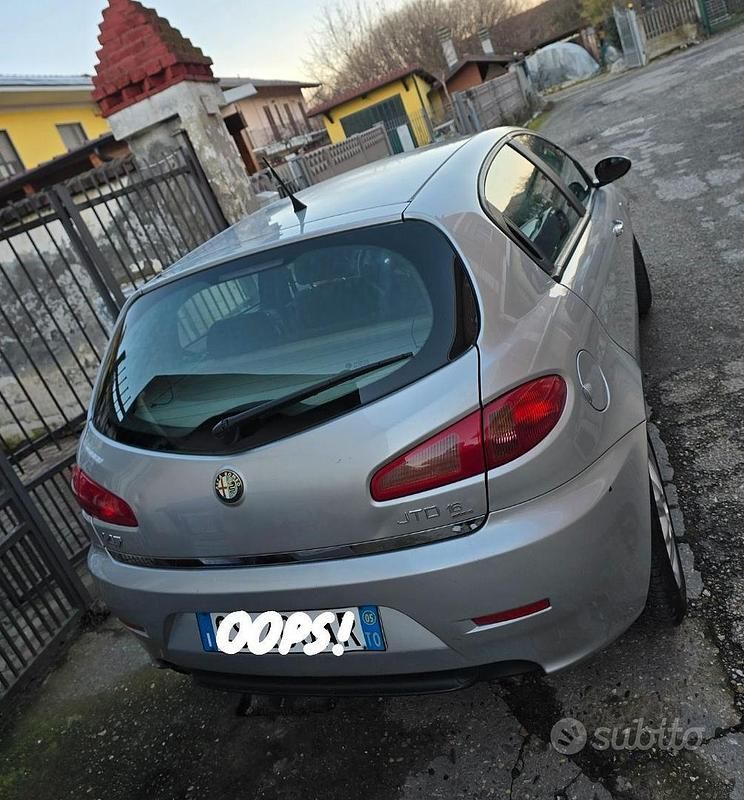 Usata Alfa Romeo 147 150 CV (110 kW) 2005 Grigio Utilitaria