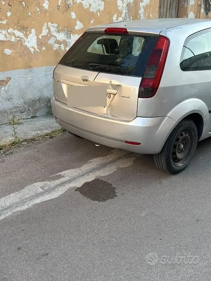 Usata Ford Fiesta 68 CV (50 kW) 2005 Grigio Utilitaria