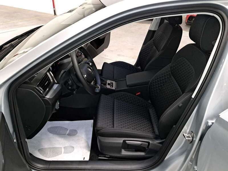 Begagnad Skoda Superb Executive 200 HK (147 kW) 2023 Silver Kombi