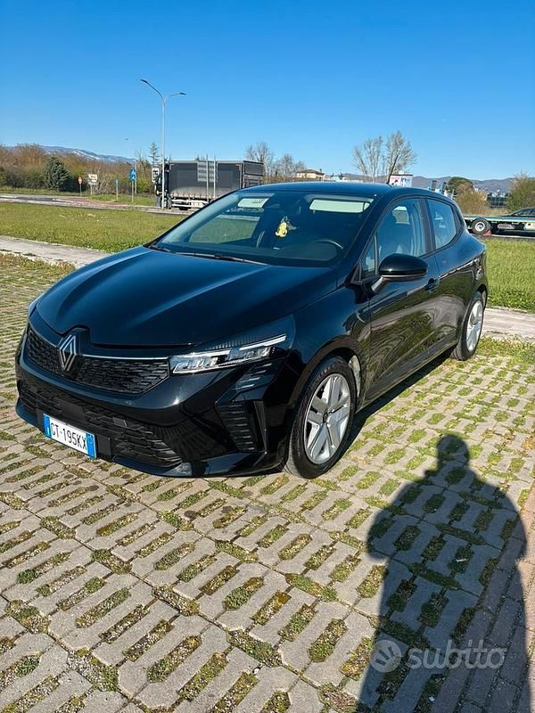 Usata Renault Clio V 101 CV (74 kW) 2024 Nero Utilitaria
