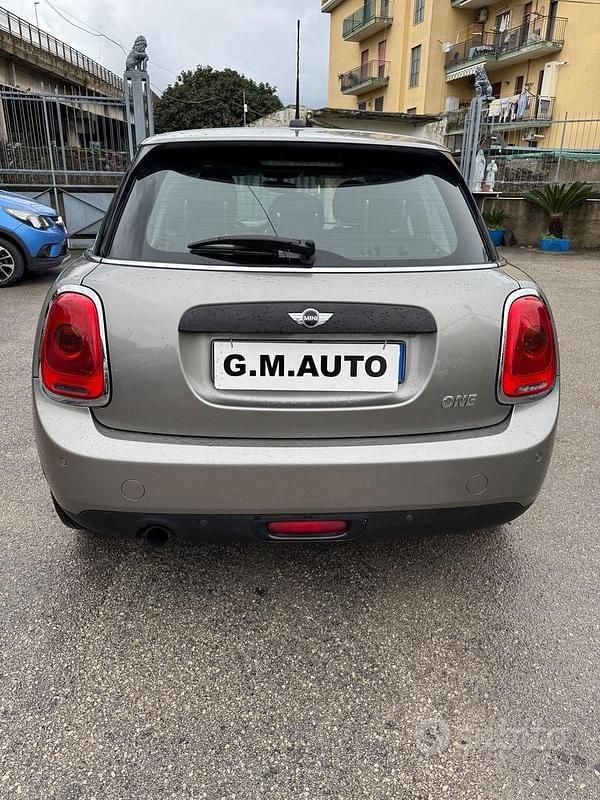Usata Mini ONE 75 CV (55 kW) 2016 Grigio Utilitaria